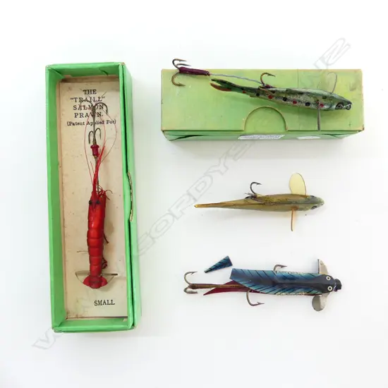 Alan Pye fishing collection CASTS + GUT TRACES ETC. 3 EARLY HAND PAINTED LURES: PERCY WADHAM +2 FARLOW LURES + 1 X SALMON PRAWN