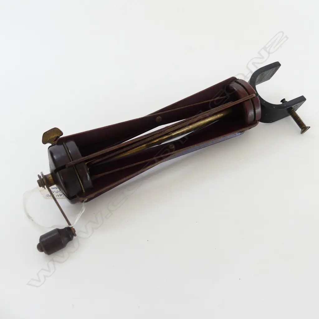 Alan Pye fishing collection: AMERICAN BAKERLITE & BRASS LINE DRYER Image 1++