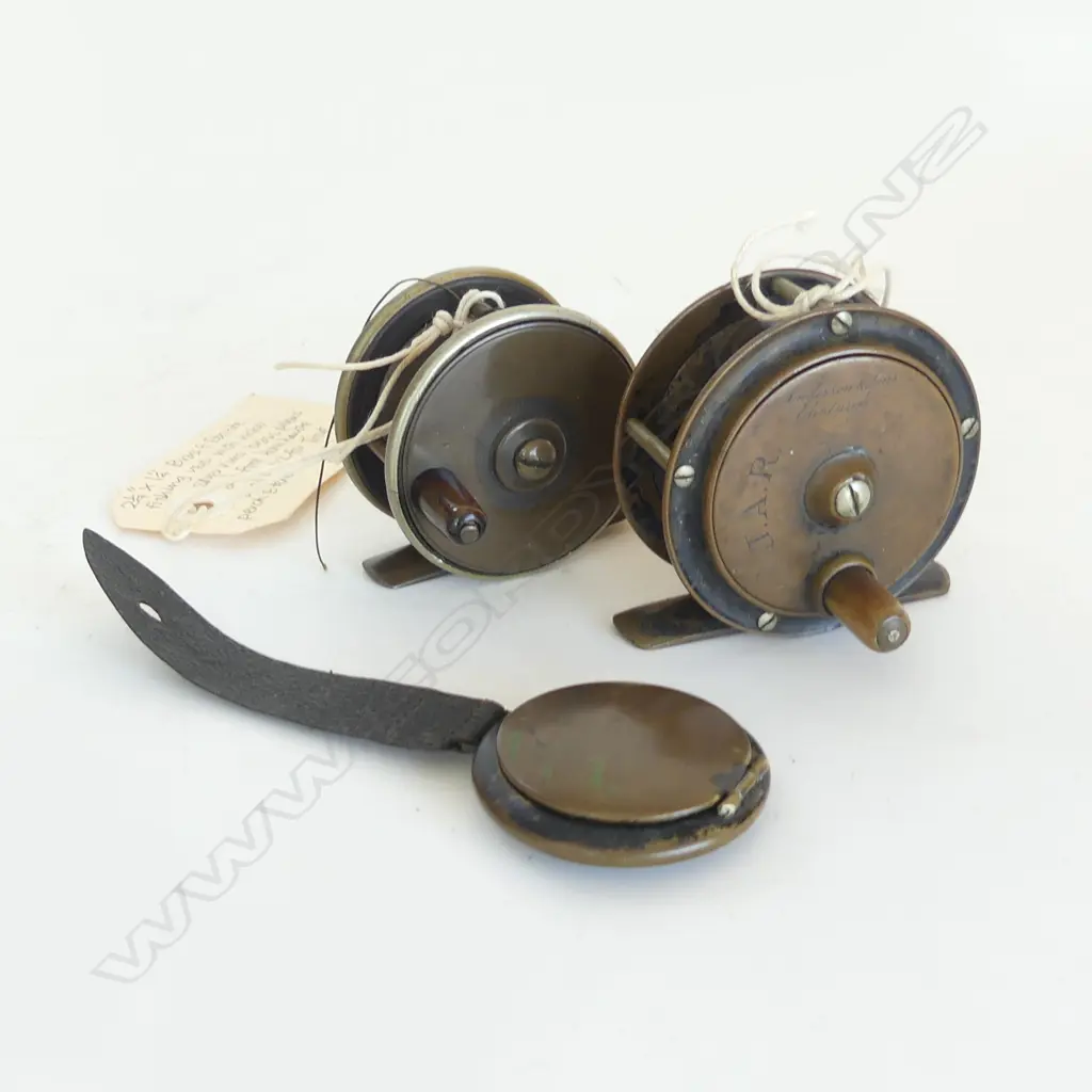 Alan Pye: 2 1/4" x 1 1/4" BRASS & EBONITE FISHING REEL nickel silver rims brass pillars & reel seat. Horn handle c1920 Image 1++