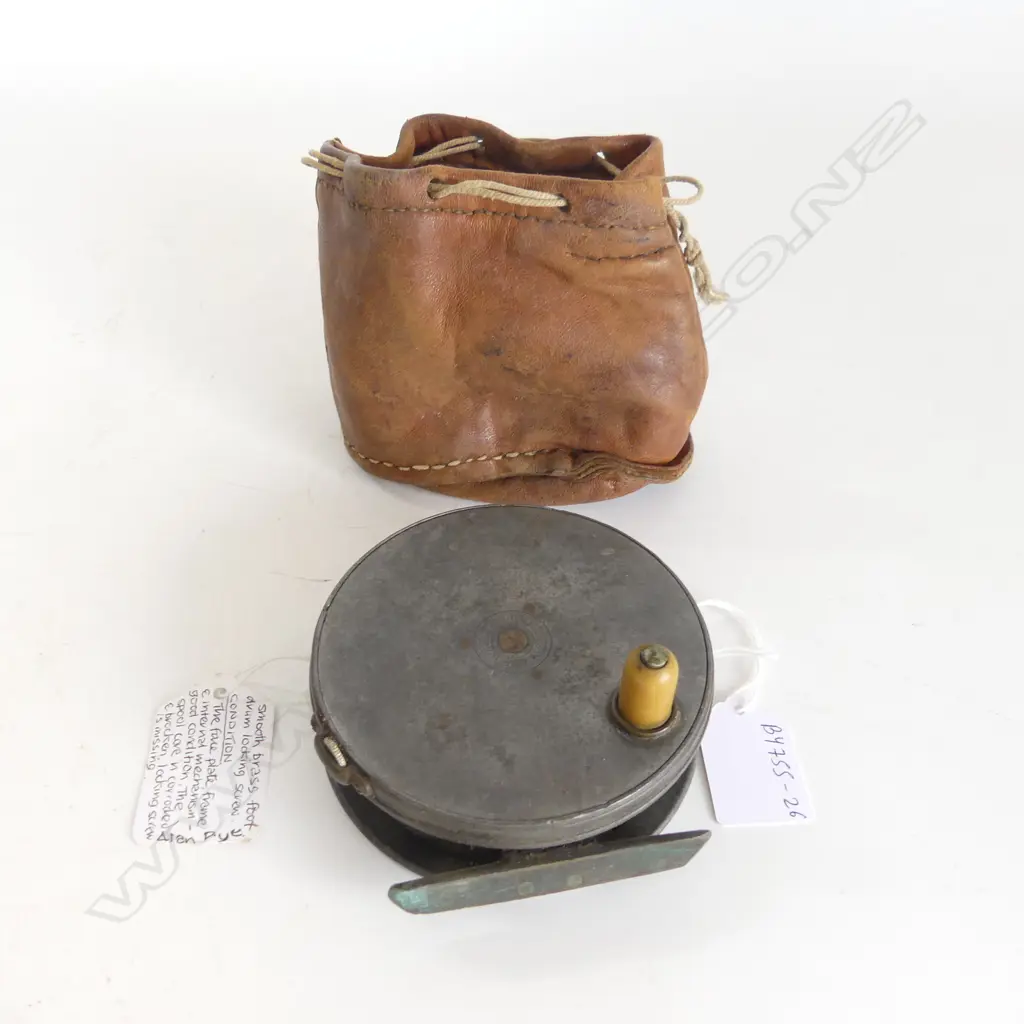 Alan Pye fishing collection: HARDY'S 3 7/8" PERFECT NARROW DRUM FLY REEL w old leather bag Image 1++