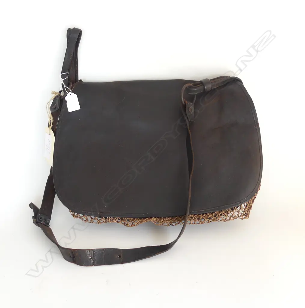 LEATHER GAME/ FISHING BAG USED BY ALAN PYE AT HUKA LODGE Image 1++