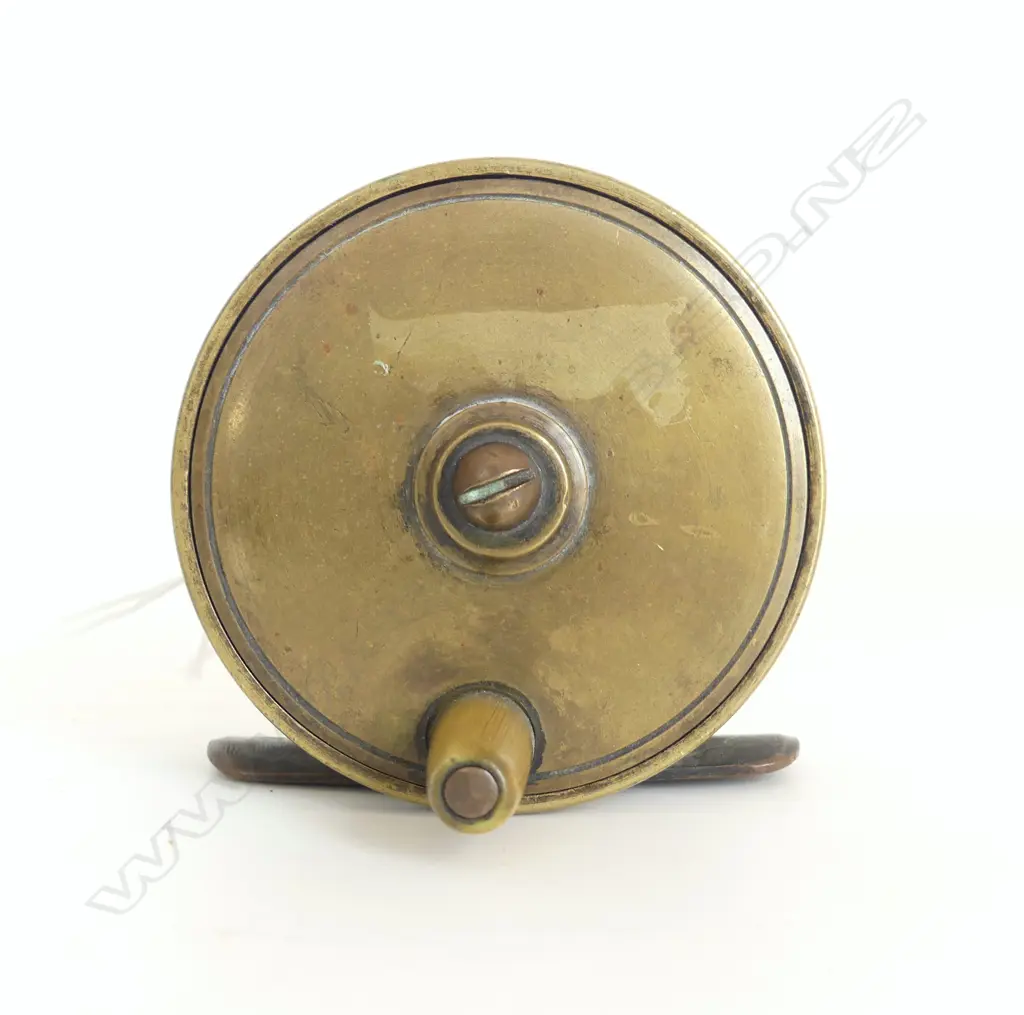 Alan Pye: 2 ½" x 1¼" BRASS PLATE WIND w riveted pillars.Good exemple. Circa 1910 Image 1++