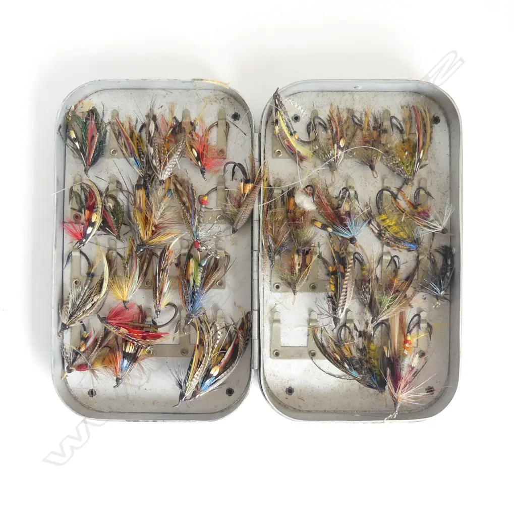 Alan Pye: HARDY'S FLY BOX with 35 flies Image 1++