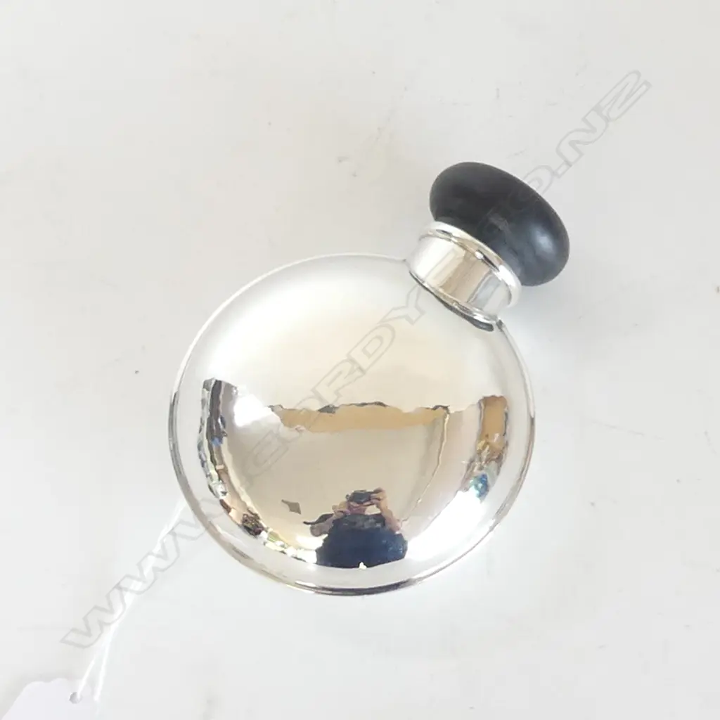 PETER WOODS NZ SILVER PLATE HIP FLASK 143gms Image 1++