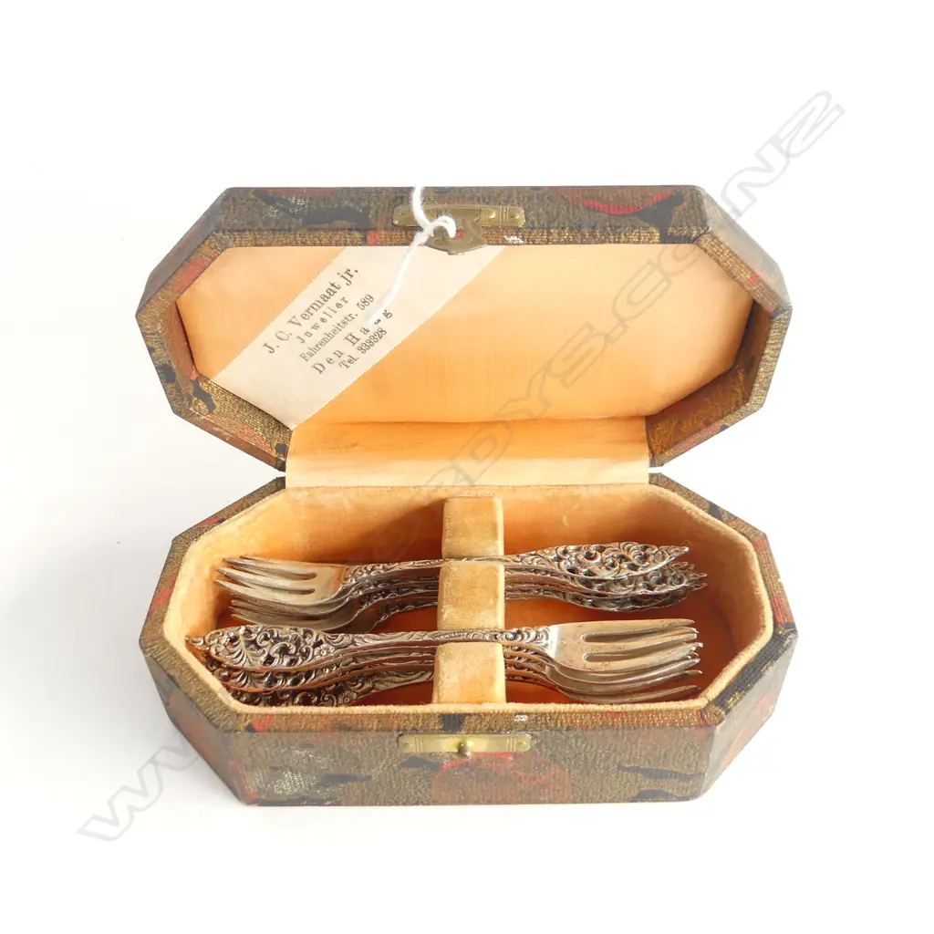 12 800 SILVER DUTCH CAKE FORKS 102gms, BOXED Image 1++
