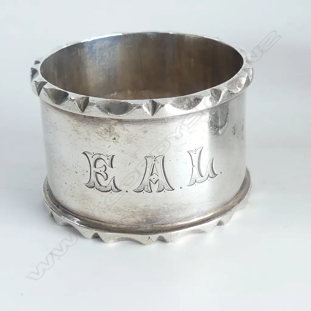 5 STG SILVER NAPKIN RINGS 113grms incl. cased pr Image 1++