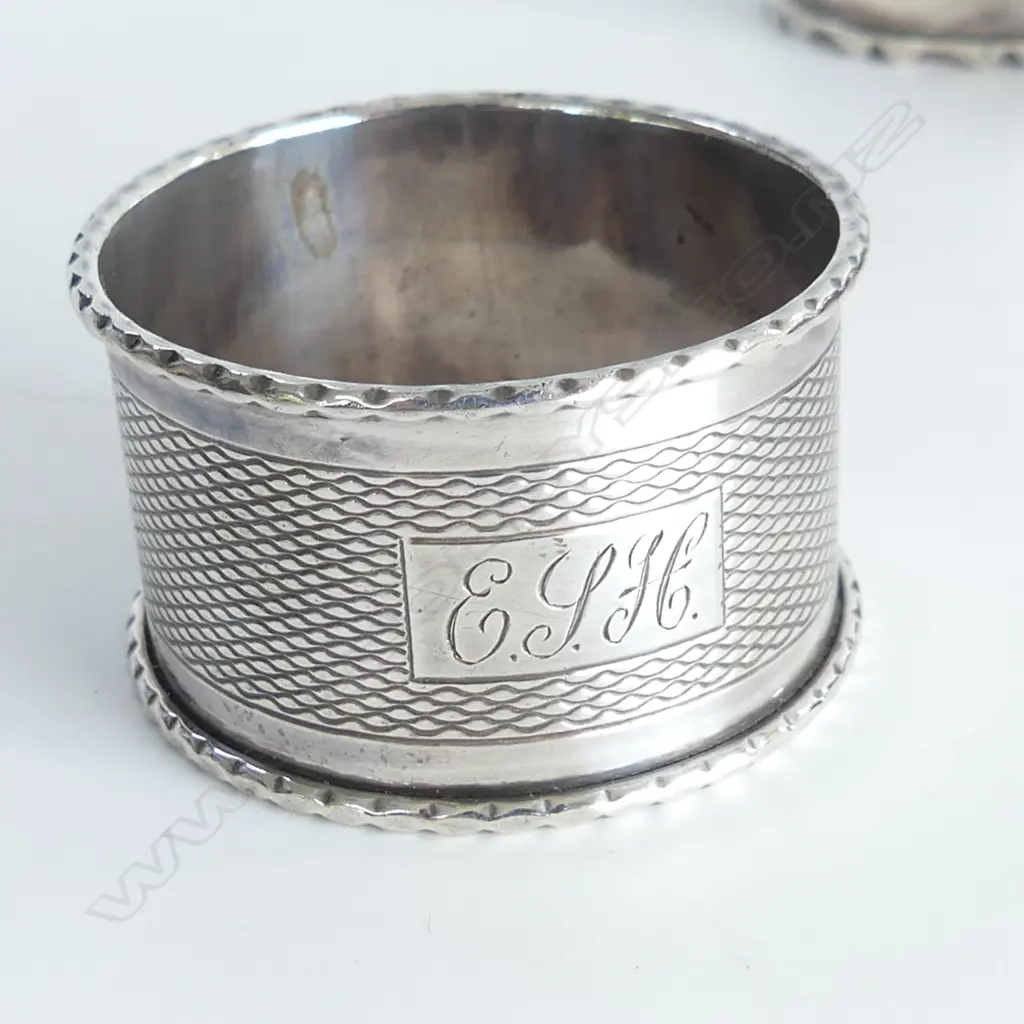 5 STG SILVER NAPKIN RINGS 113grms incl. cased pr Image 1++