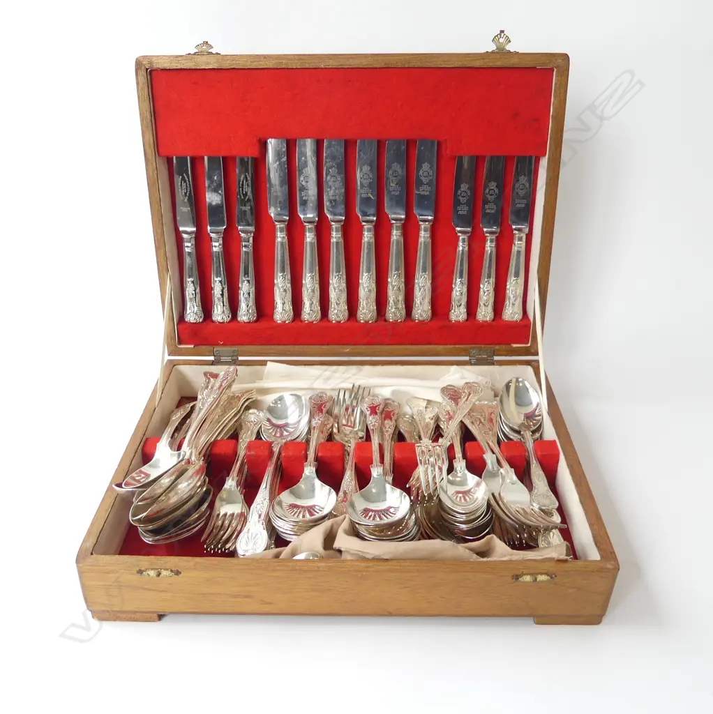 CASED SET OF DOUBLE STRUCK EP CUTLERY Image 1++