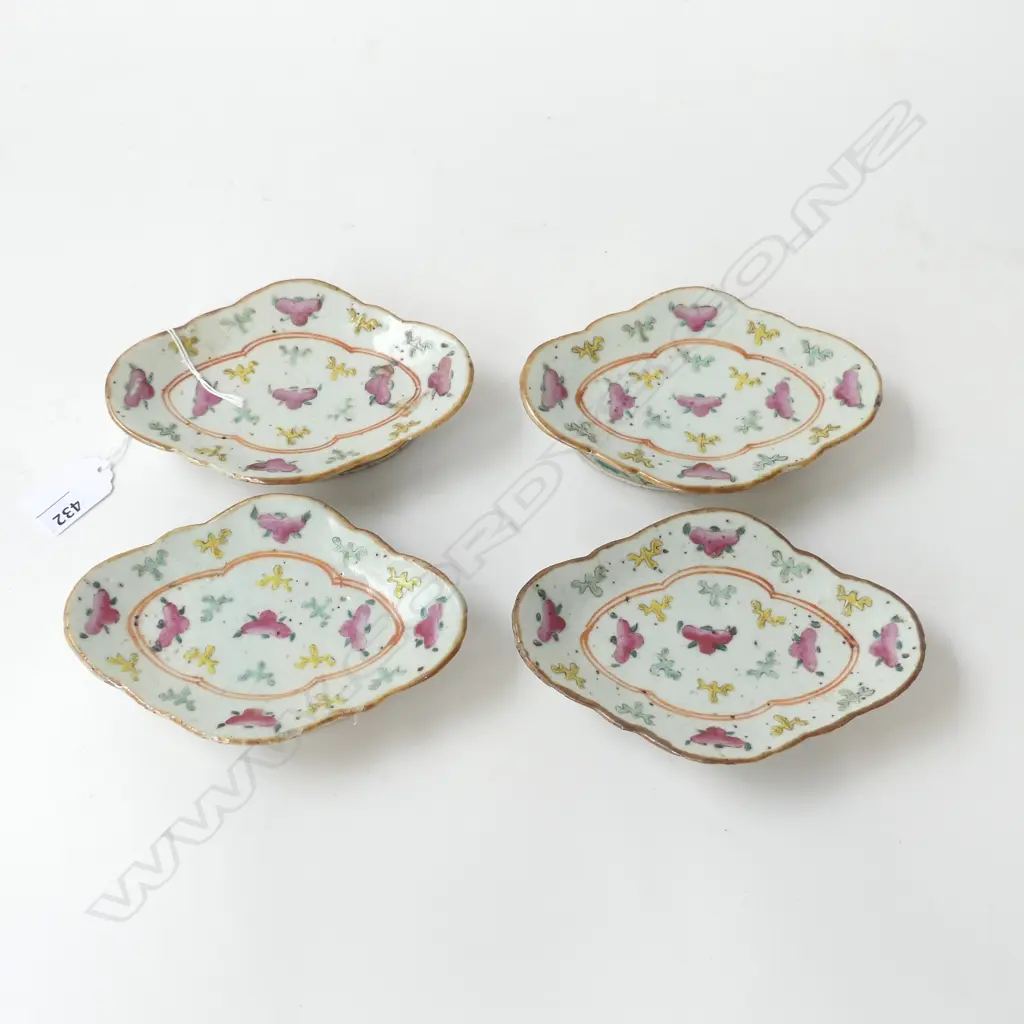 4 ORIENTAL FOOTED  OVAL DISHES 100x145mm Image 1++