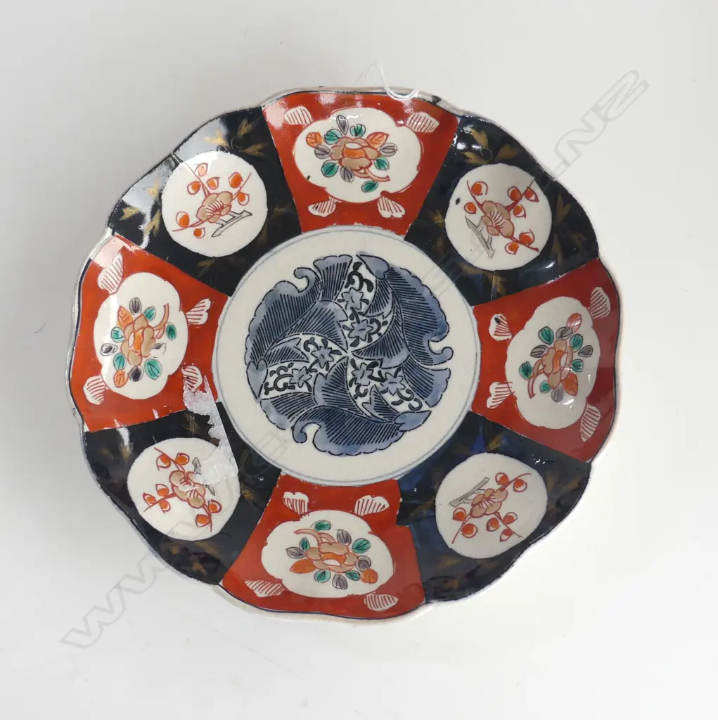 (12) JAPANESE IMARI LOBED LATE PLATE 19THC. DIA 220MM Image 1++