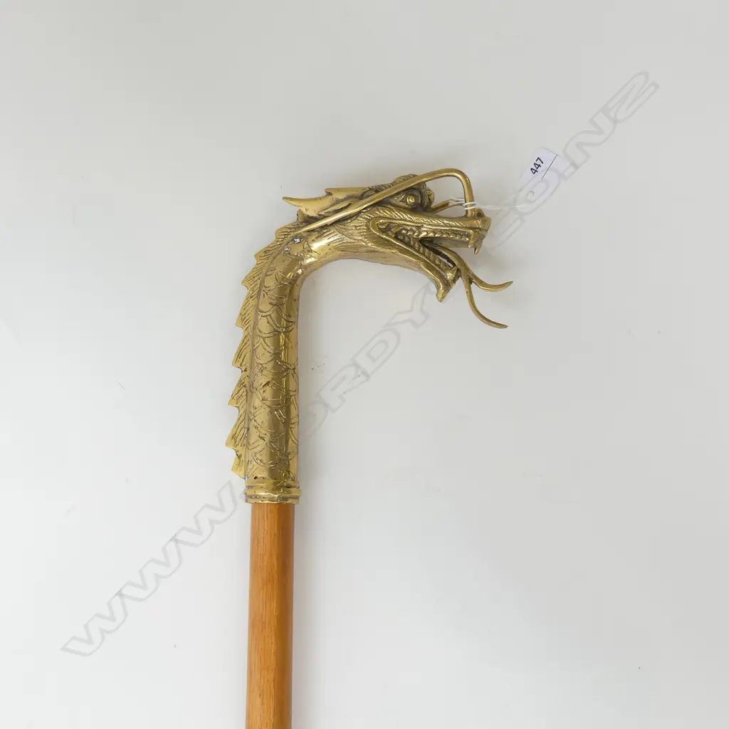 DRAGON HEAD WALKING STICK L.1050mm Image 1++