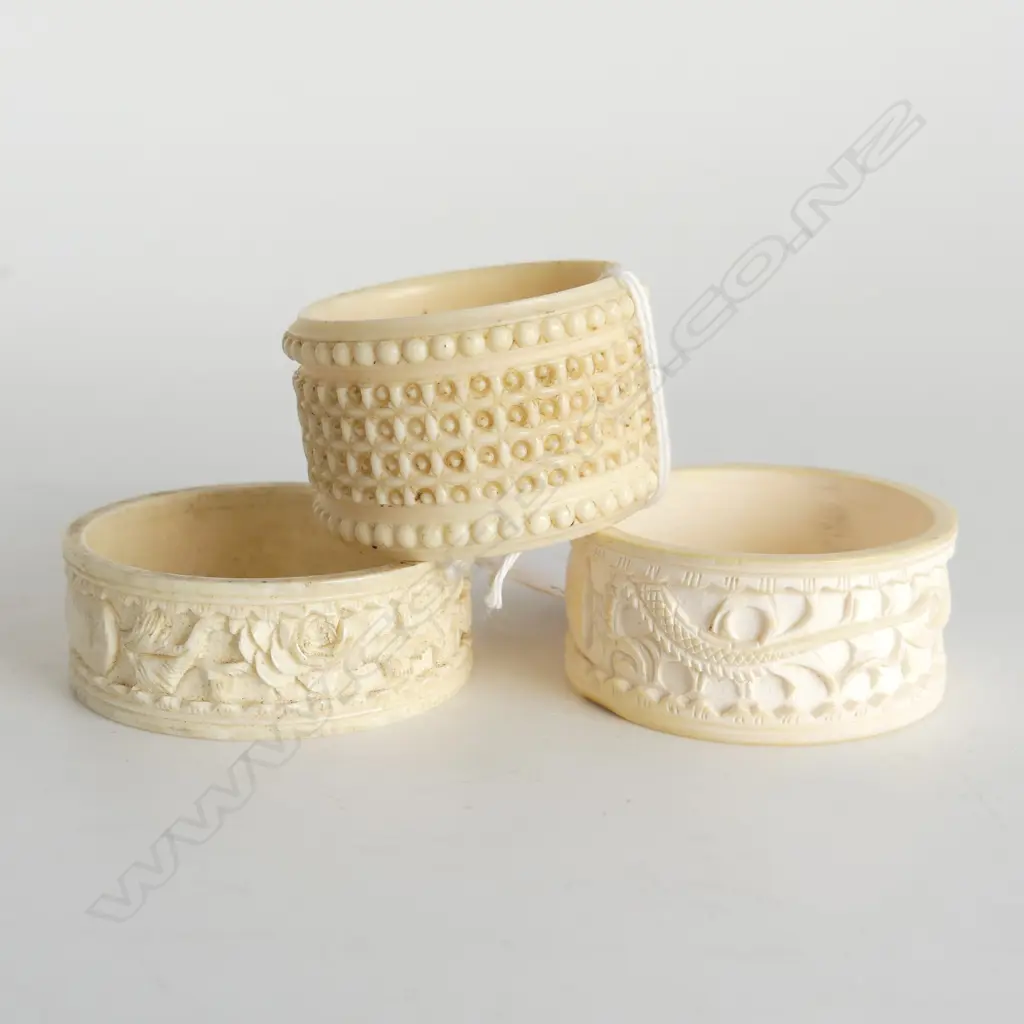 THREE IVORY CARVED NAPKIN RINGS DRAGON ETC D.50MM Image 1++