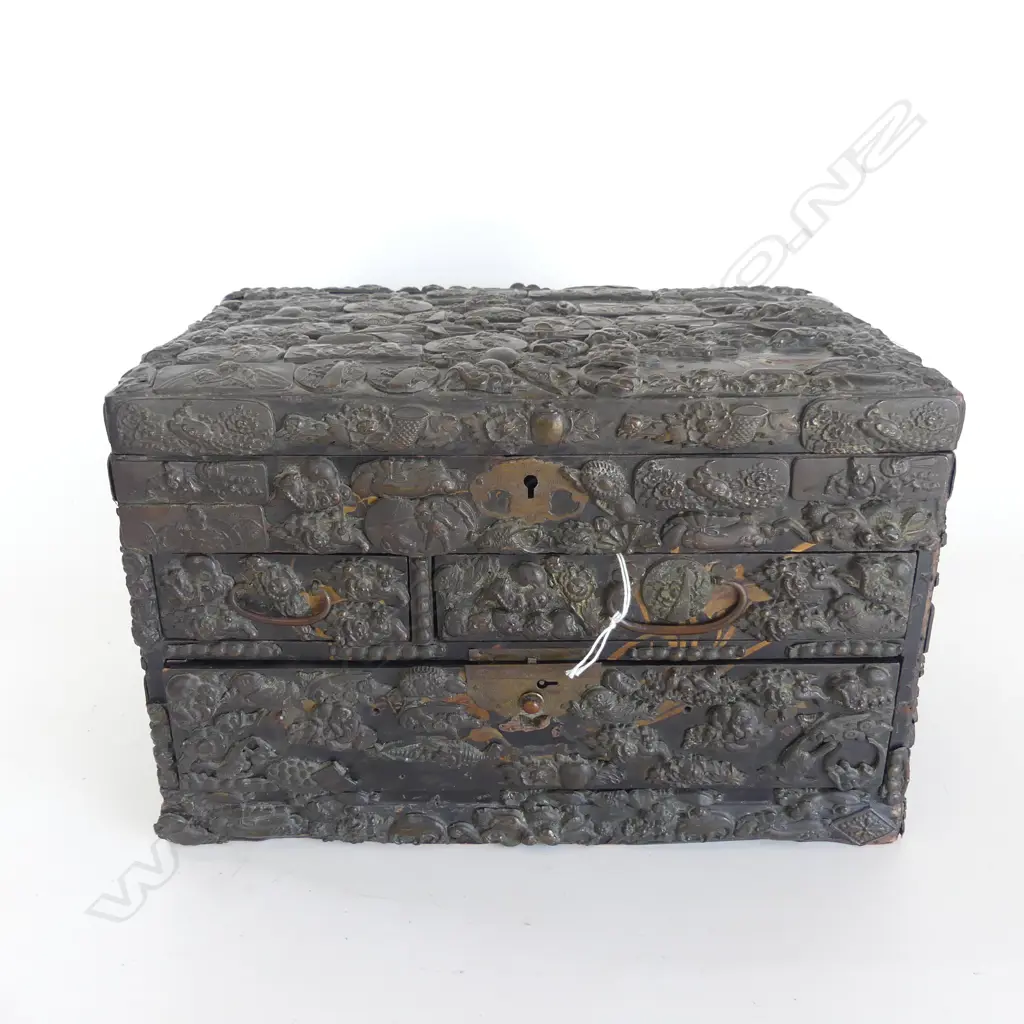 OLD JAPANESE LACQUERED BOX w. APPLIED METAL DECORATION 290x180x190mm some faults Image 1++
