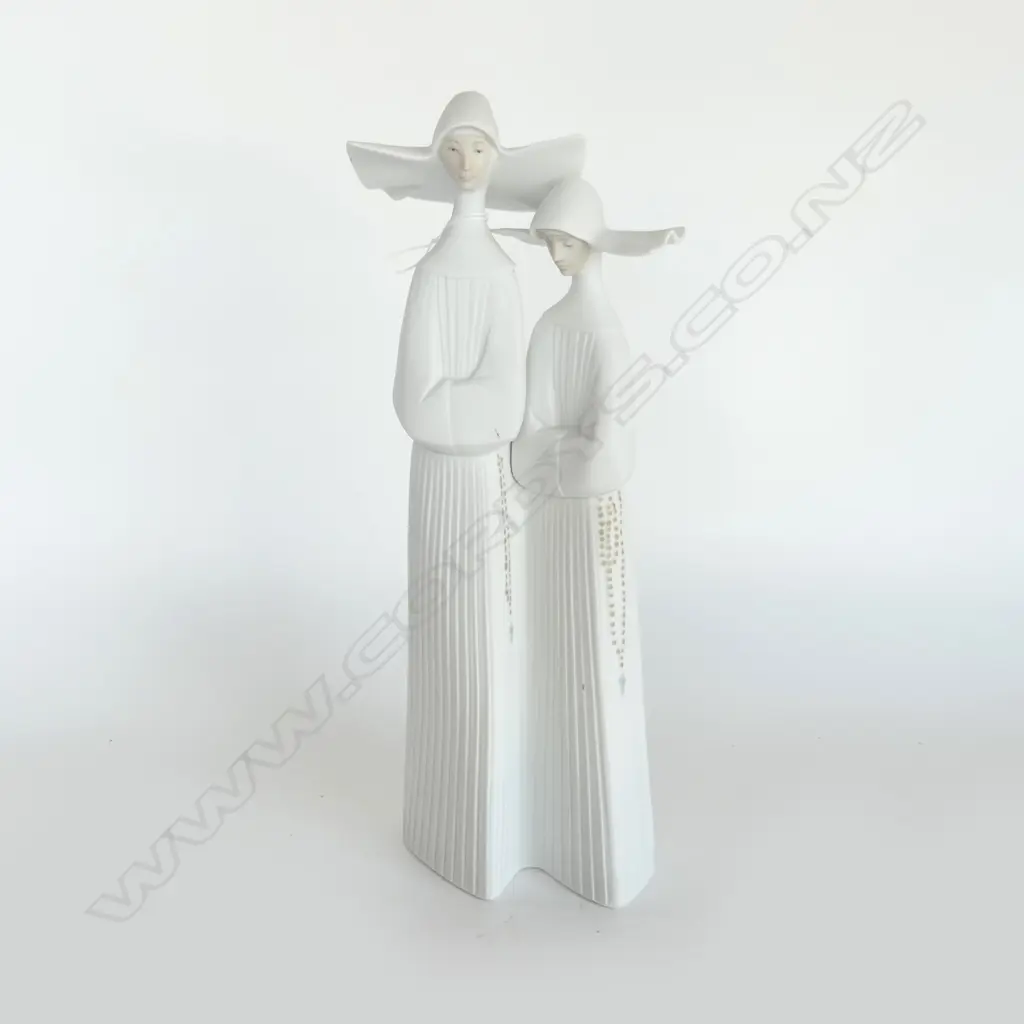 LLADRO NUNS #4611 H.335mm Image 1++