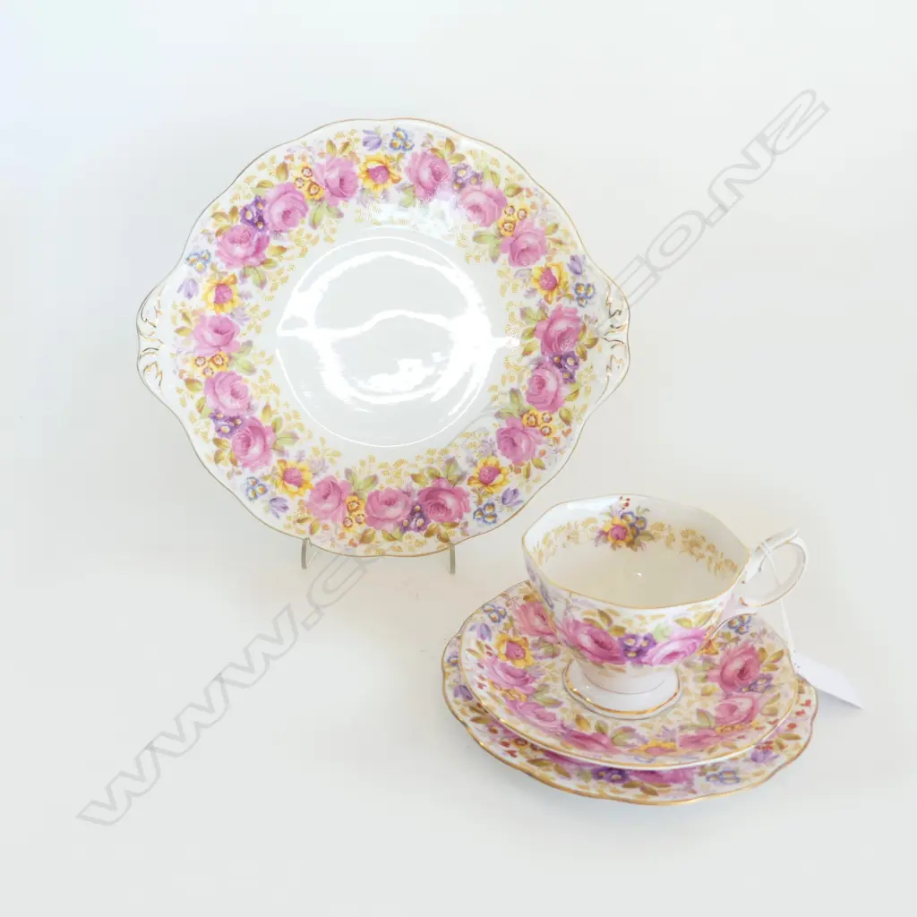ROYAL ALBERT 'SERENA' TRIO w SIDE PLATE Image 1++