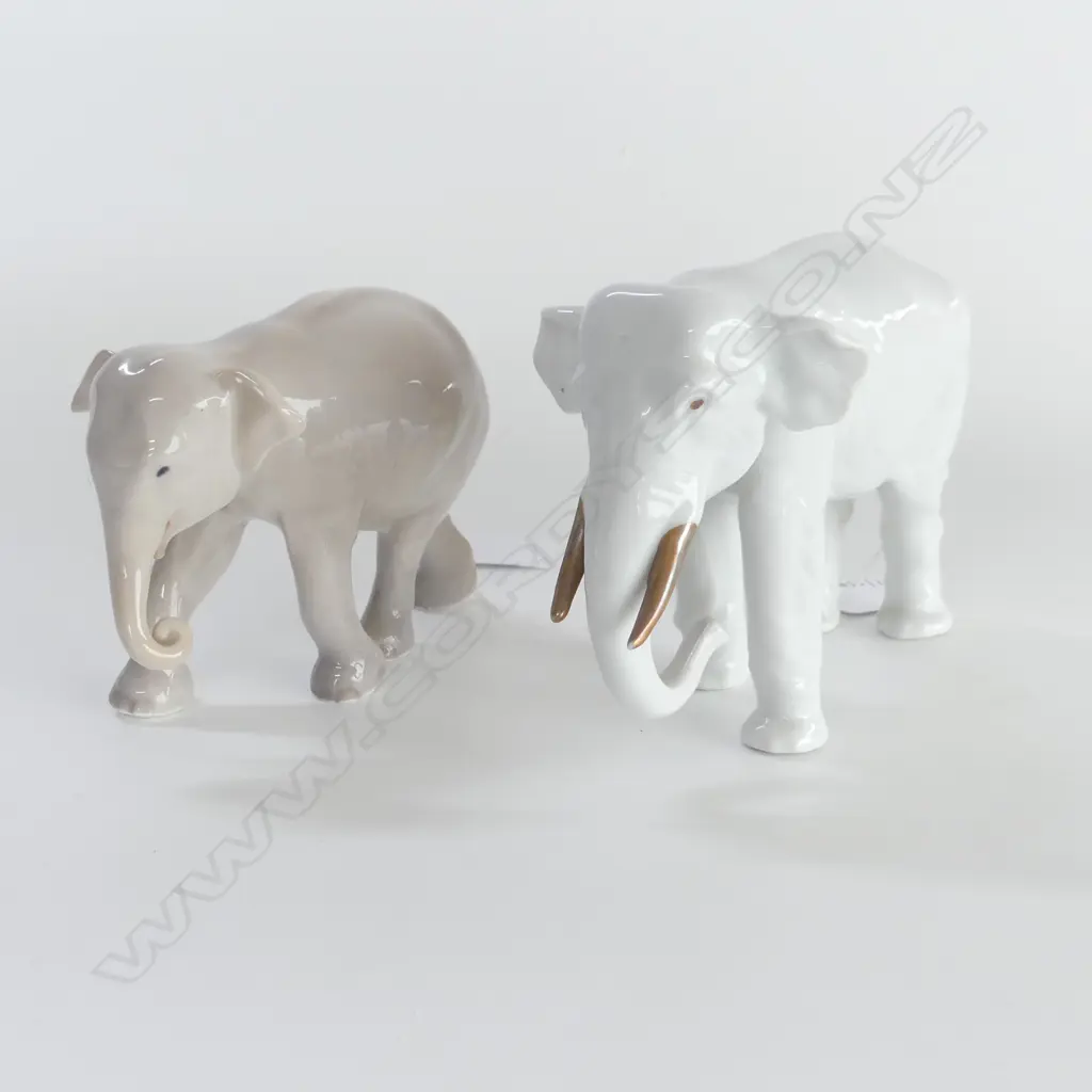 COPENHAGEN CHINA ELEPHANT H100MM & WHITE CHINA ELEPHANT H120MM Image 1++