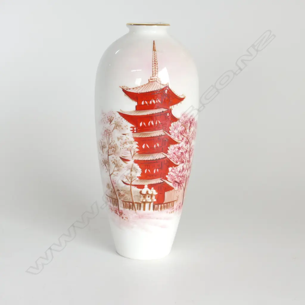 NORITAKE JAPANESE HAND PAINTED PAGODA VASE ARTIST SIGNED H.175MM Image 1++
