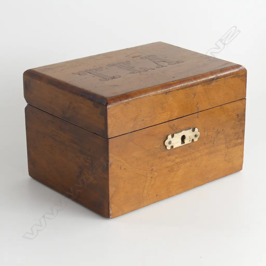 (24814)  SMALL ANTIQUE VICT. WALNUT TEA CADDY. 105MM Image 1++