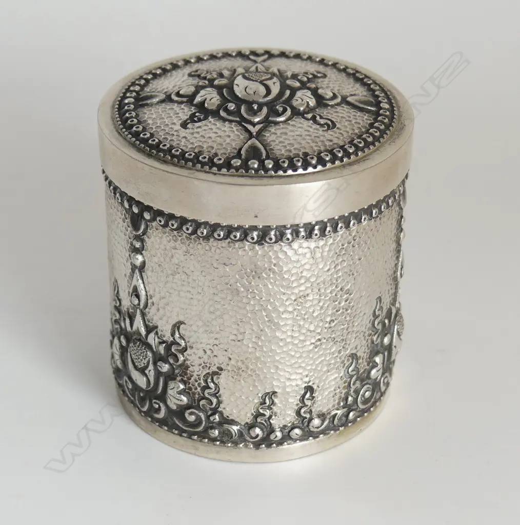 800 STG SILVER DUTCH INDONESIAN YOGYA FLORAL LIDDED CONTAINER H.75MM Image 1++
