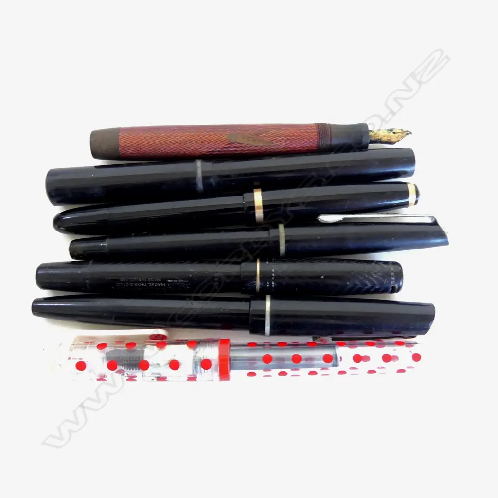 7 VINTAGE FOUNTAIN PENS: minor faults Image 1++