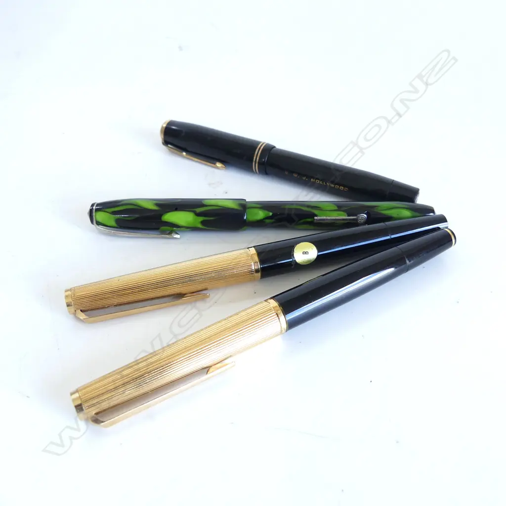 PARKER VACUMATIC FOUNTAIN PEN end missing?  named R. W. J. Hollywood + 3 other pens Image 1++