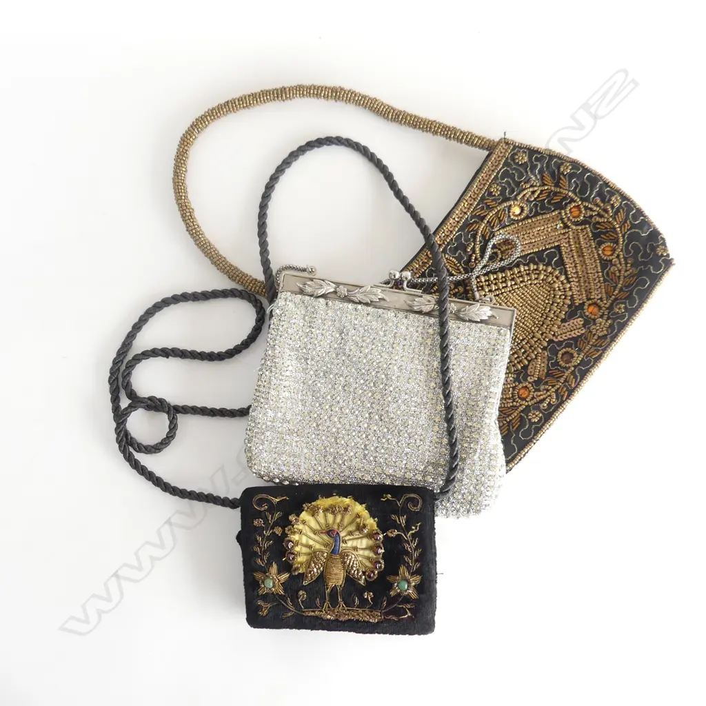 3 VINTAGE EVENING BAGS  Image 1++