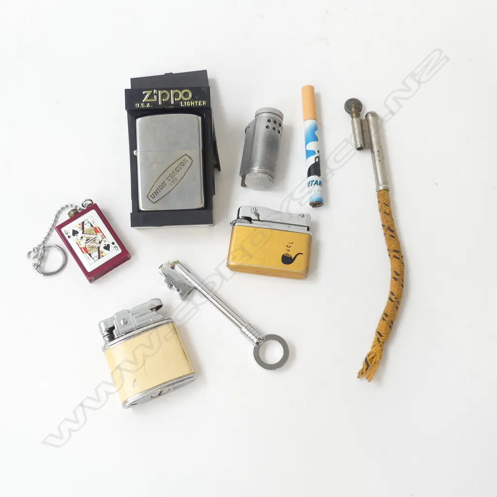 COLLECTION OF 8 VINTAGE CIG LIGHTERS Image 1++