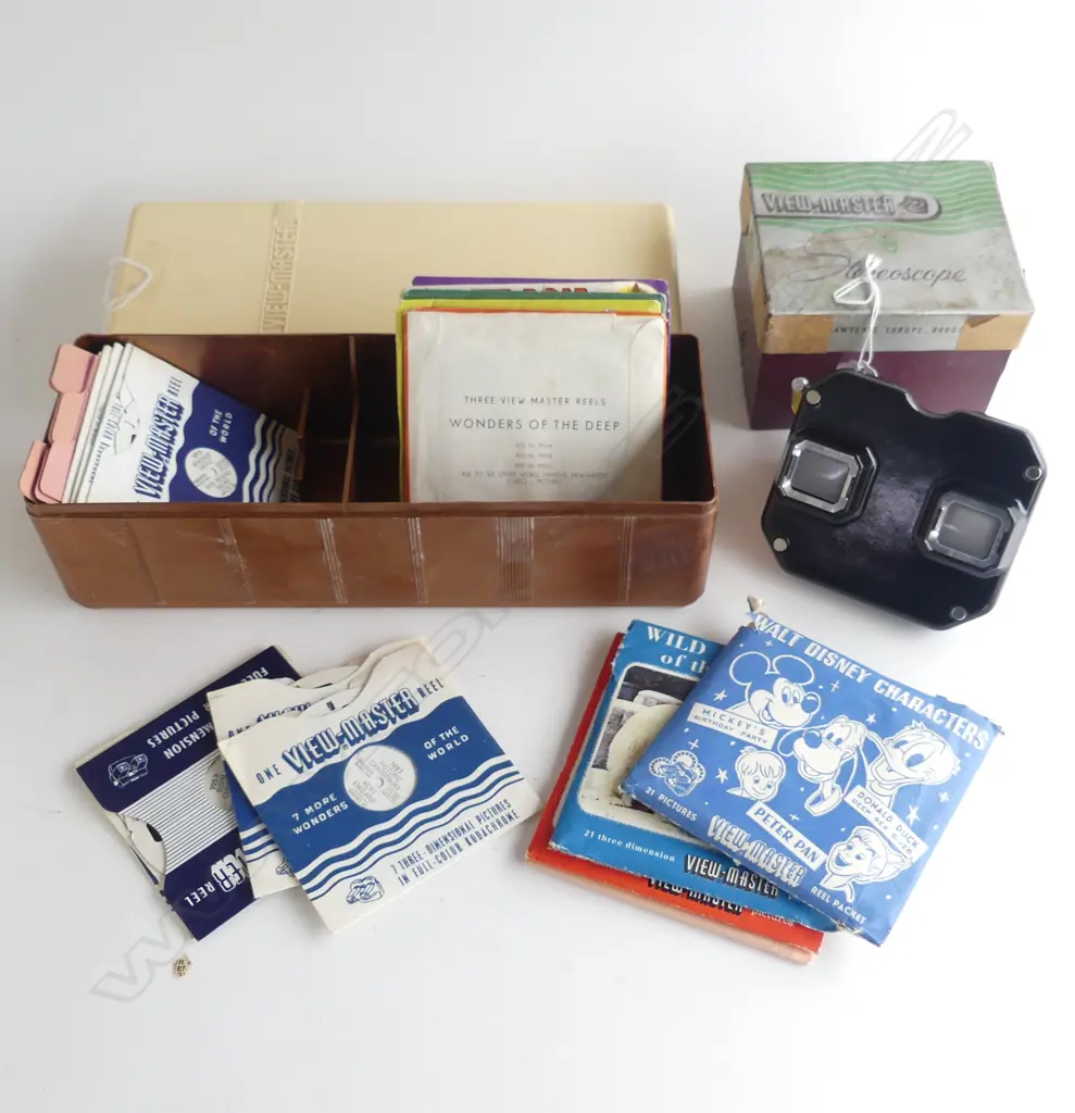 OLD ORIGINAL BROWN BAKELITE VIEWMASTER WITH MELAMINE VIEWMASTER HOLDER AND DISCS Image 1++