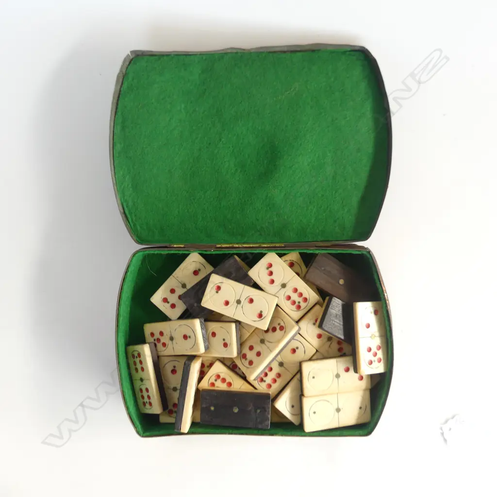 28 BONE & WOOD DOMINOES IN EARLY 20thC CADBURY TINE W.185mm Image 1++