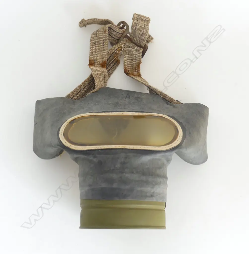 WWII ERA GAS MASK IN ORIG. BOX Image 1++
