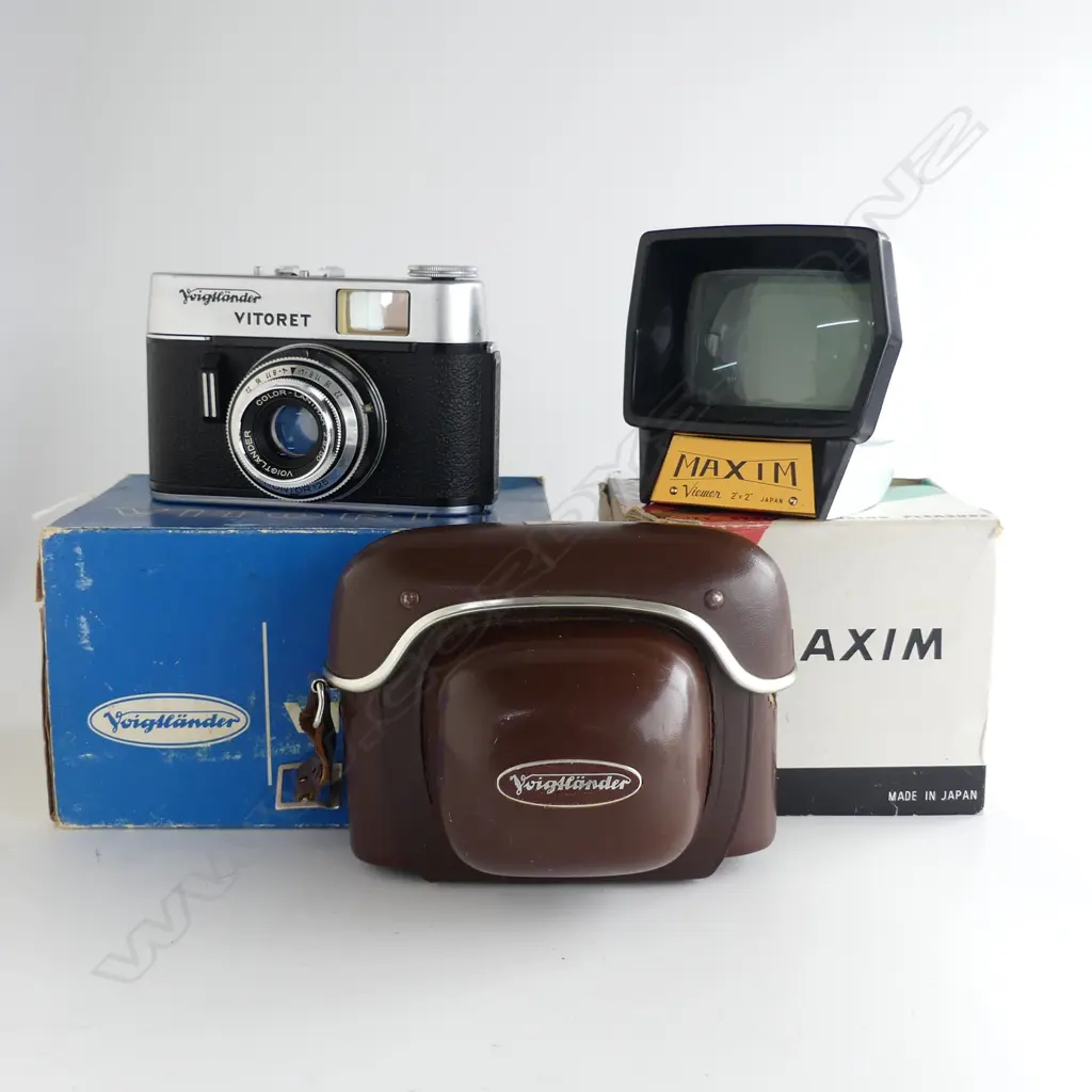 BOXED ORIGINAL VOIGTLANDER CAMERA & OLD SLIDE VIEWER  Image 1++