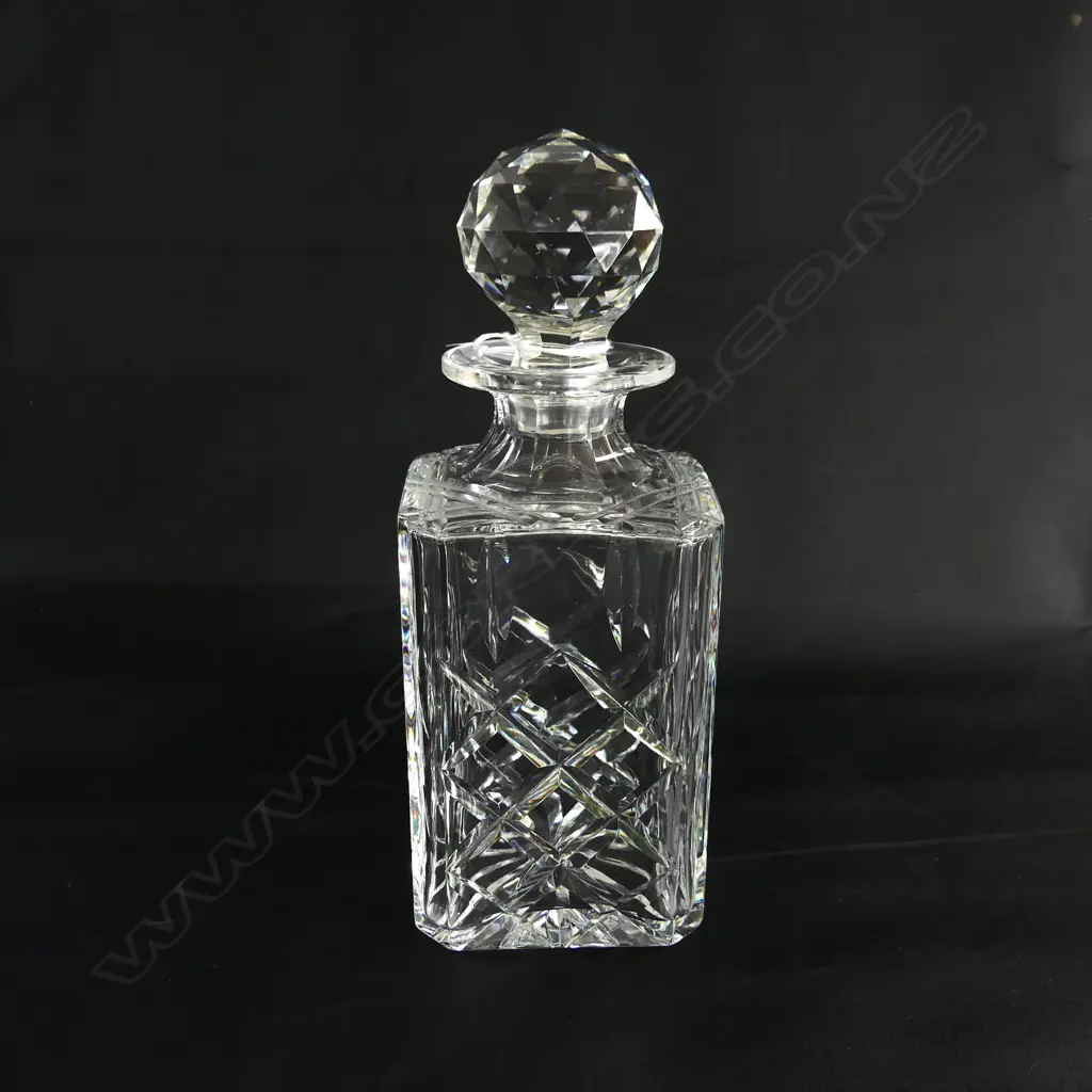 HEAVY CRYSTAL DECANTER H.250mm Image 1++