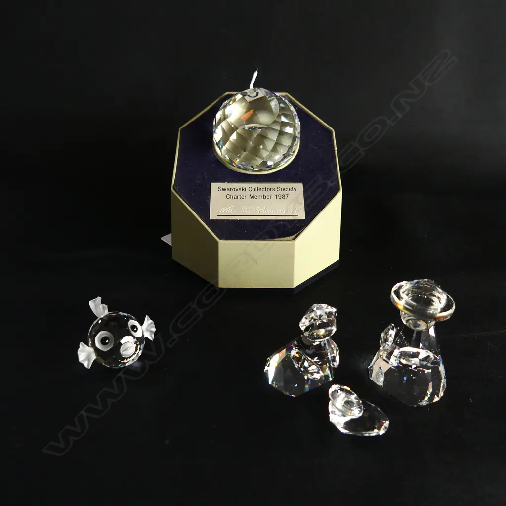 5 PCES SWAROVSKI; BALL, FISH L.35mm, 3 PCE NATIVITY SET H.45mm Image 1++