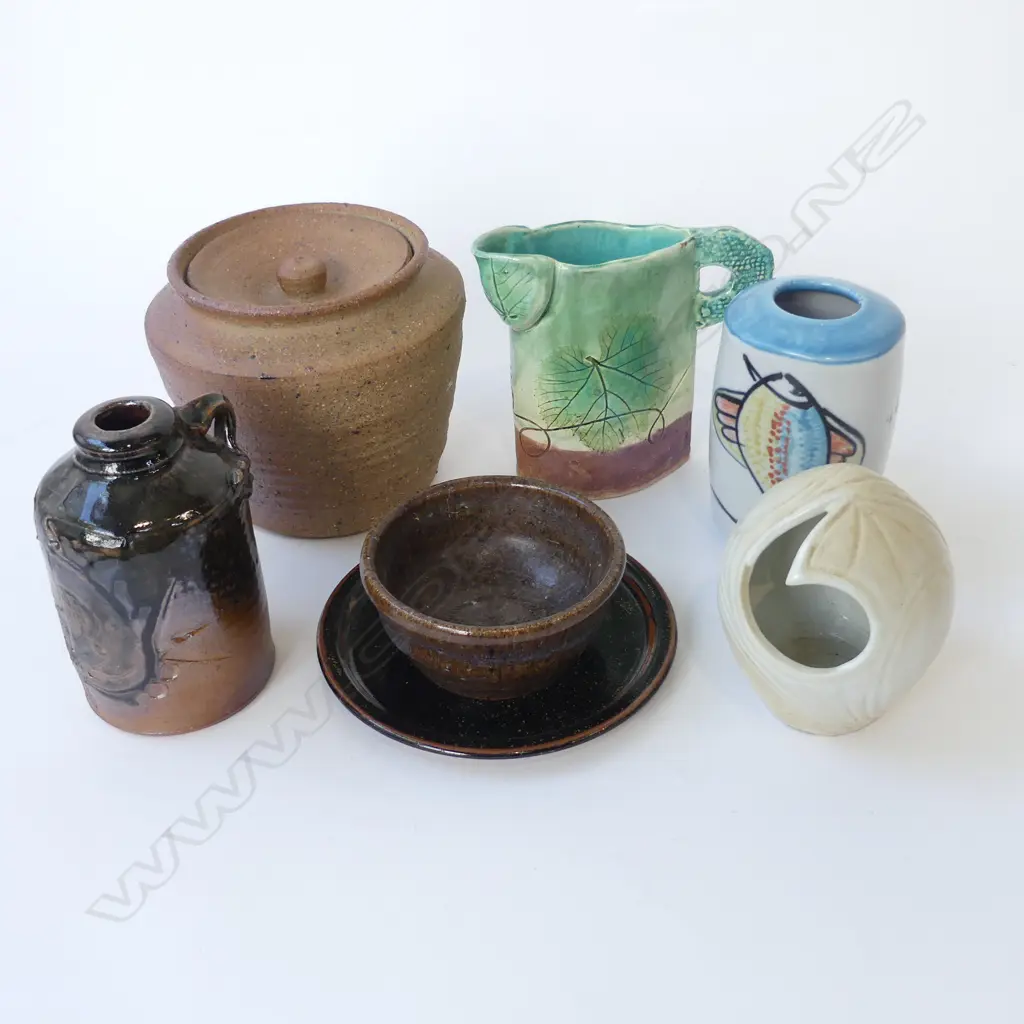 BOX NZ STUDIO POTTERY, INCLDS TOBY STAFFORD Image 1++