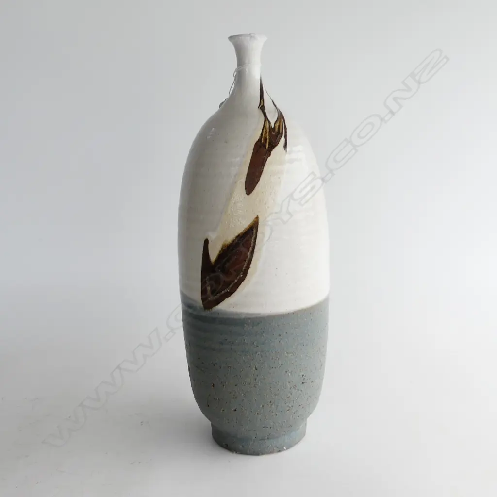 **RTV** KONDO YUTAKA (JAPAN) (1932 - 1983) LRG GREY & CREAM STONEWARE VASE, H.350mm rim repair Image 1++