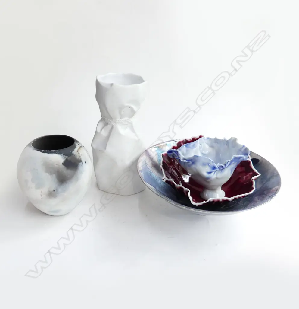 5 PCES ART POTTERY 185mm dia Image 1++