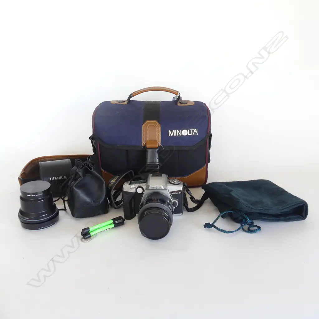 MINOLTA CAMERA, CASED + LENS Image 1++