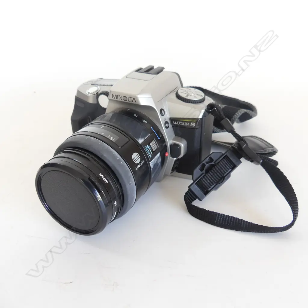 MINOLTA CAMERA, CASED + LENS Image 1++