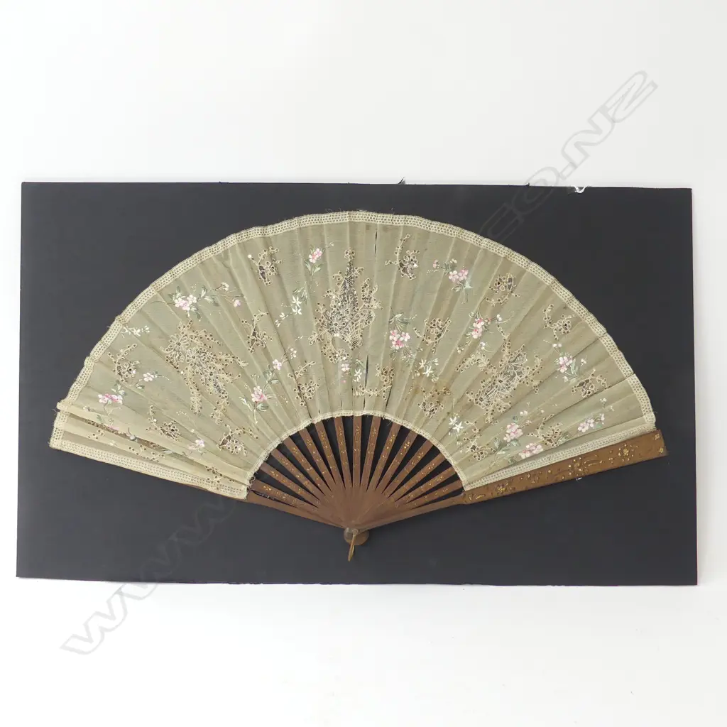 VICTORIAN FAN WITH LACEWORK, SEQUINS, AND HAND PAINTED BLOSSOMS L. 64CM H.33CM Image 1++