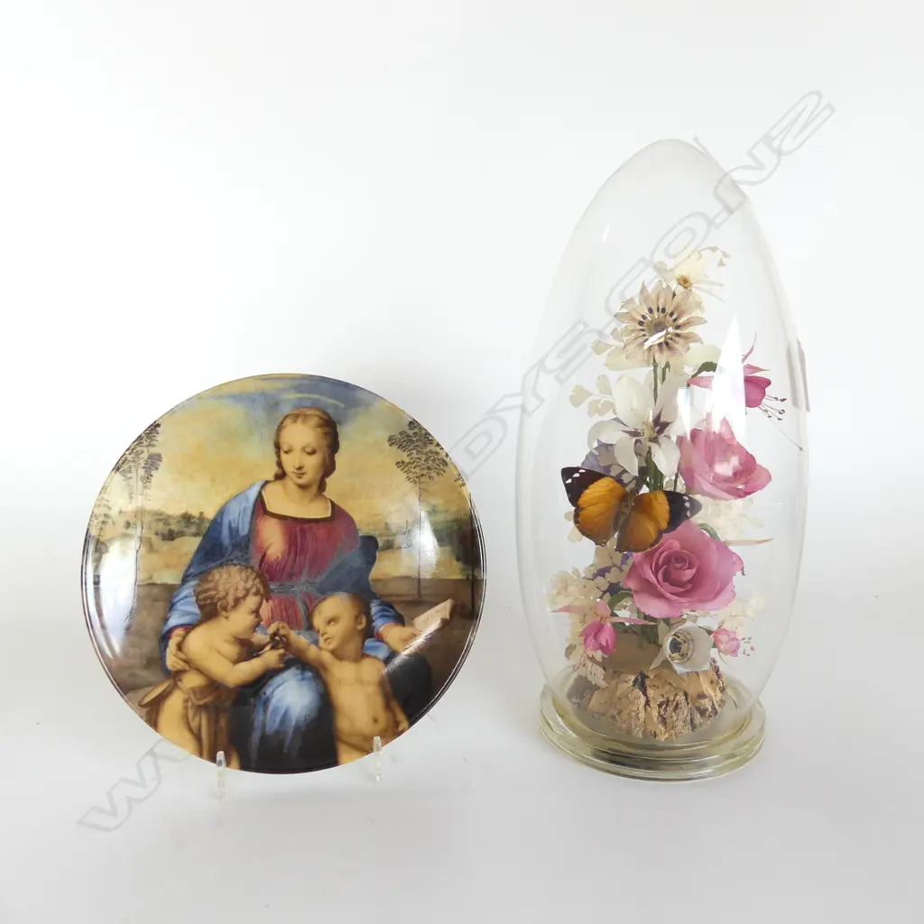 ENGLISH 'VICTORIAN STYLE' REAL DRIED FLOWERS  w BUTTERFLY IN SEALED DOME & RAPHAEL'S 'MADONNA' HENREUTHER PLATE Image 1++