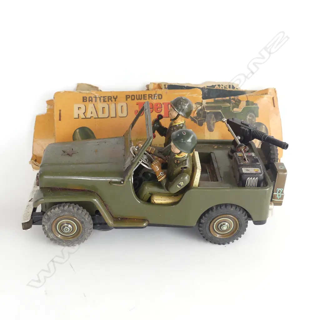 VINTAGE 1960s BATTERY OPERATED ARMY JEEP WITH HEAD LIGHTS OPERATING  MADE IN JAPAN BY NOMURA TOY  (ORIGINAL BOX DAMAGED) Image 1++