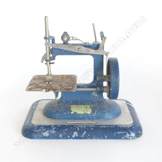 1940S CHILD SEWING MACHINE H200MM