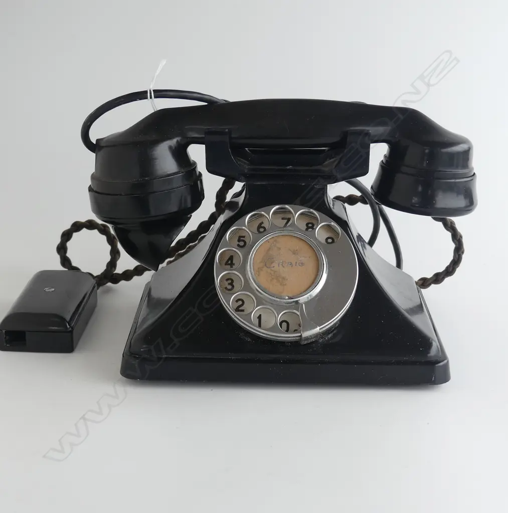 CLASSIC ORIGINAL BLACK BAKELITE PYRAMID PHONE WITH WALL BLOCK Image 1++