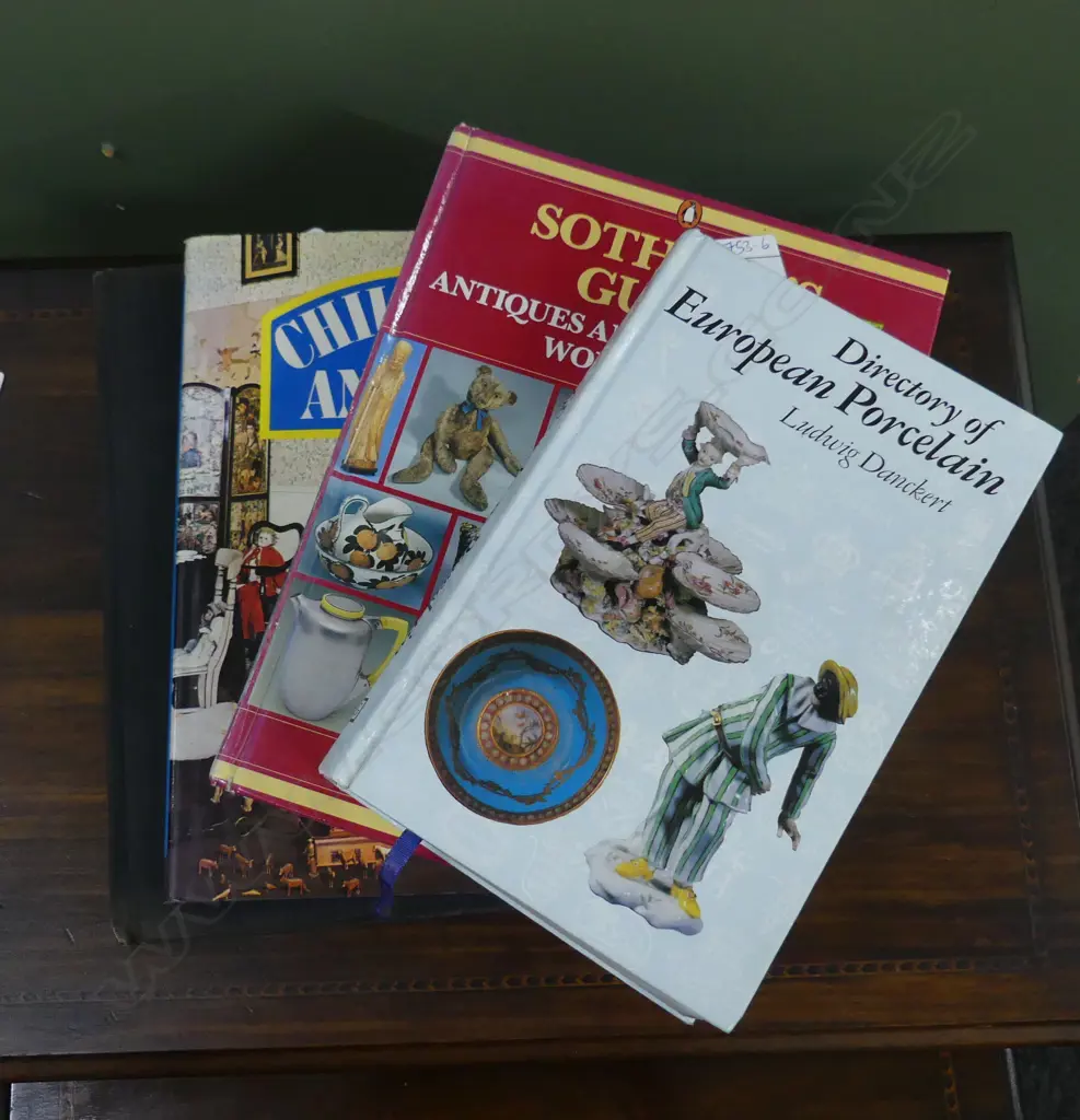 FOUR ANTIQUE REFERENCE BOOKS. DIRECTORY OF EUROPEAN PORCELAIN.SOTHEBYS 89'.CHILDHOOD ANTIQUES & COLLECTORS ENCYCLOPEDIA. Image 1++