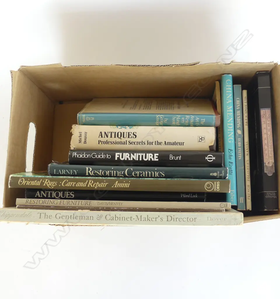 SMALL BOX ANTIQUE REFF BOOKS  Image 1++