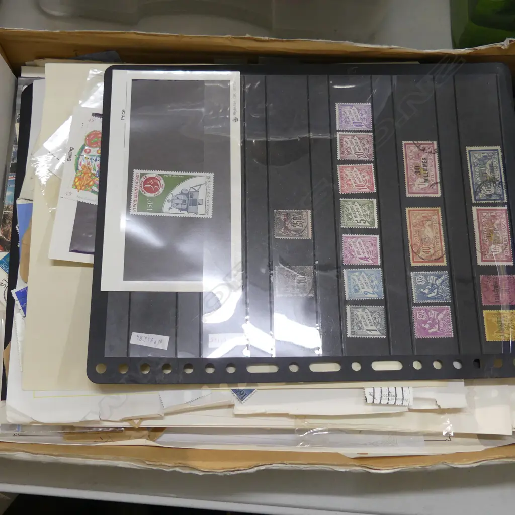 WORLD STAMP COLLECTION Image 1++