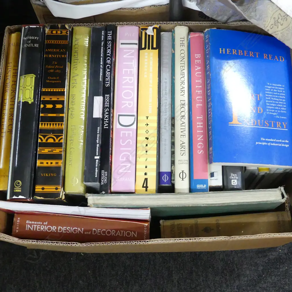 BOOKS; ARCHITECTURE & DESIGN Image 1++