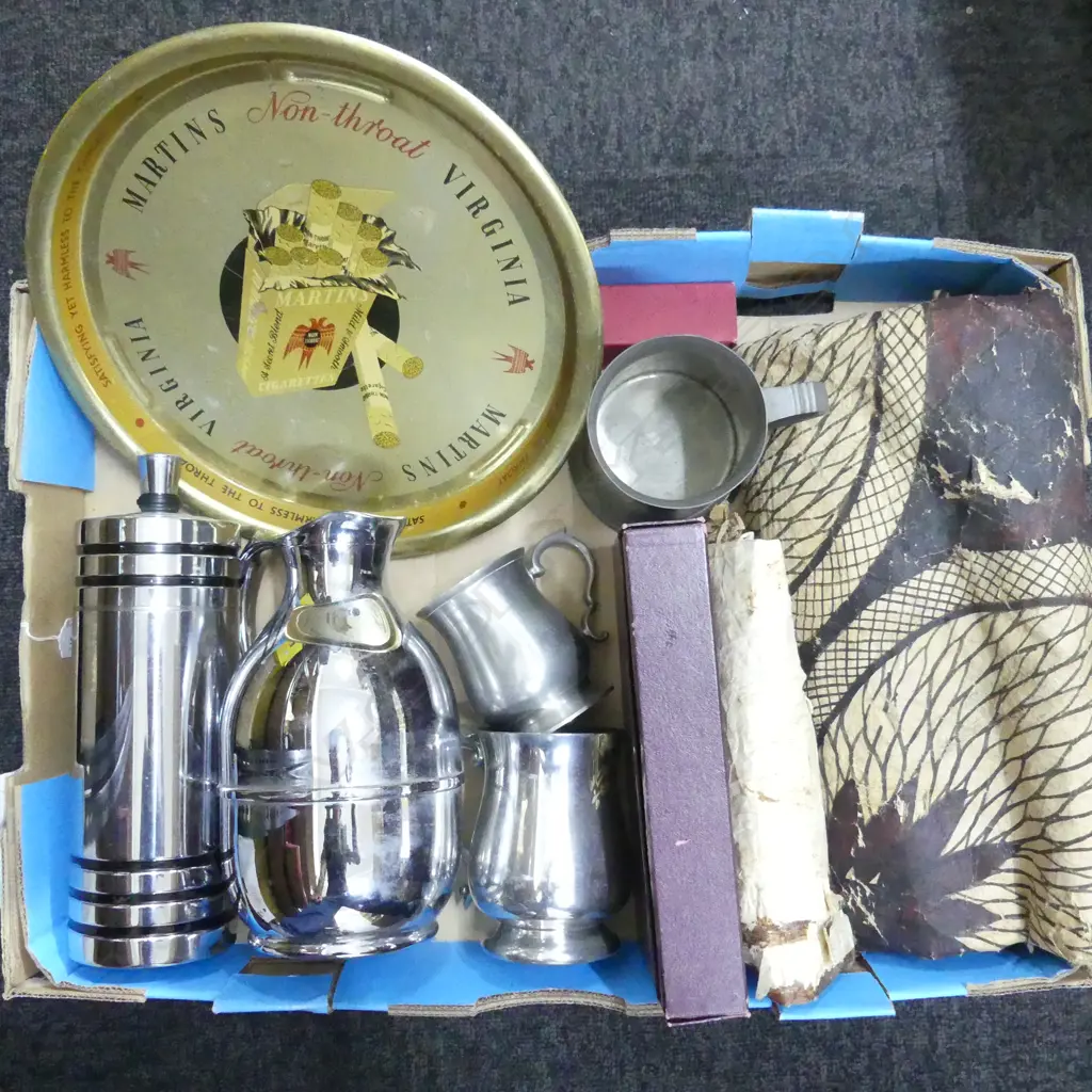 ASSORTED ITEMS: CLOTH, RETRO VESSELS, DRINKS TRAYS, TANKARDS ETC Image 1++