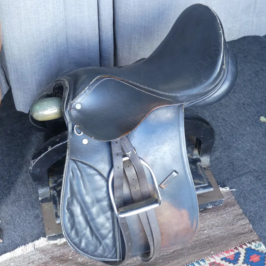 LEATHER SADDLE - SIZE 14/16 Image 1++