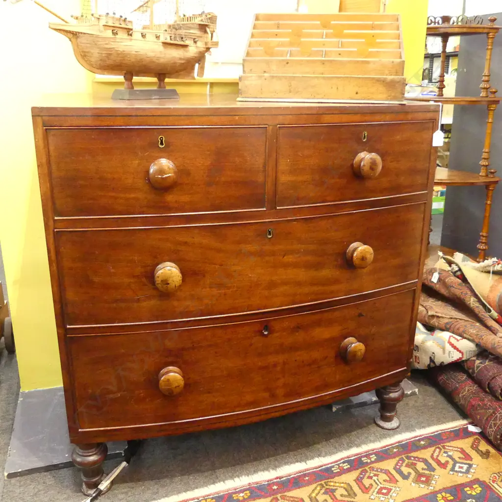 VICTORIAN MAHOGANY BOW FRONT CHEST OF 4 DRAWERS 910x545x900mm Image 1++